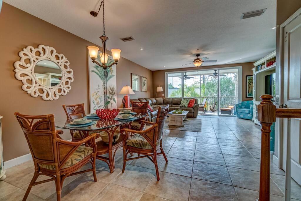 Bradenton Beach Resort Style Getaway-Walk To Beach Exterior foto